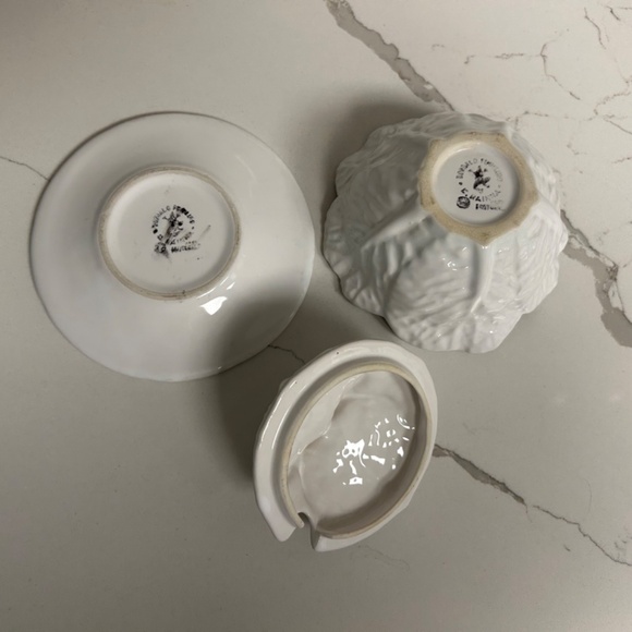 Bordallo Pinheiro Cabbage Leaf Ceramic Gravy Boat/ Tureen & Plate White - Picture 3 of 6